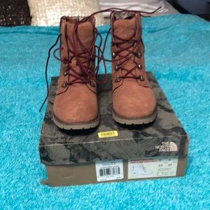 North Face Lace up boots! Size 6